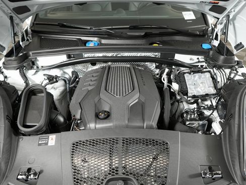 Used 2026 Porsche Macan AWD/4WD image 39
