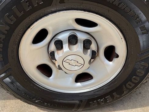 Used 2018 Chevrolet Express 2500 w/ Driver Convenience Package RWD image 44
