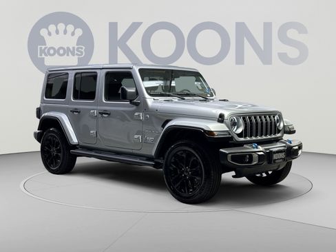 Used 2024 Jeep Wrangler Unlimited Sahara AWD/4WD image 32