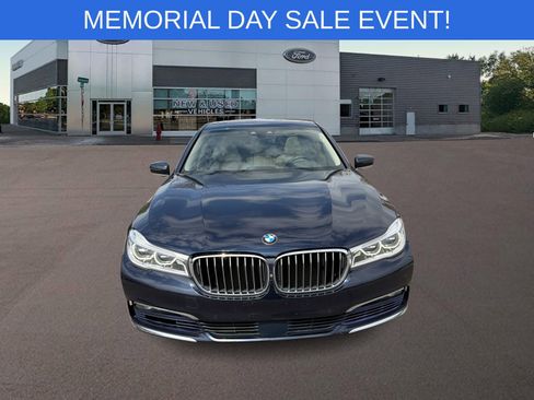 Used 2016 BMW 750i xDrive AWD/4WD image 3