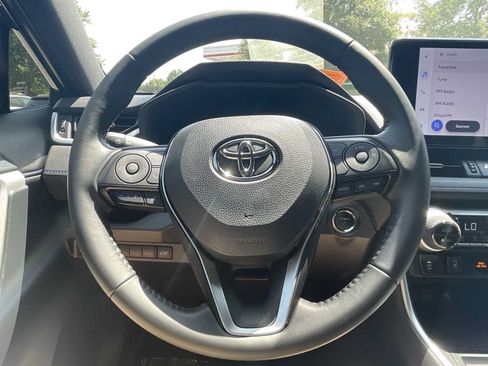 Used 2025 Toyota RAV4 XSE AWD/4WD image 14