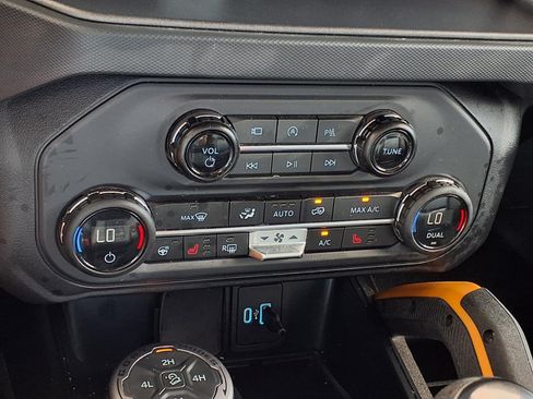 Used 2024 Ford Bronco Badlands AWD/4WD image 18
