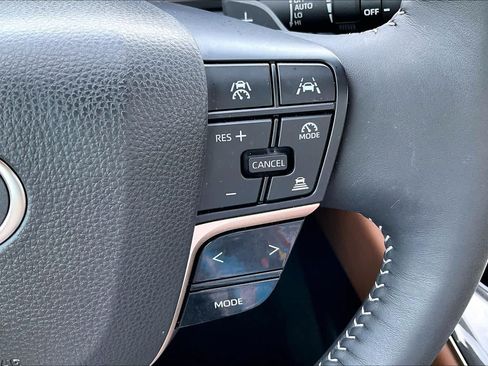 Used 2025 Toyota Crown Signia AWD/4WD image 22
