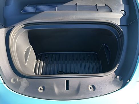 Used 2023 Tesla Model Y Long Range image 34