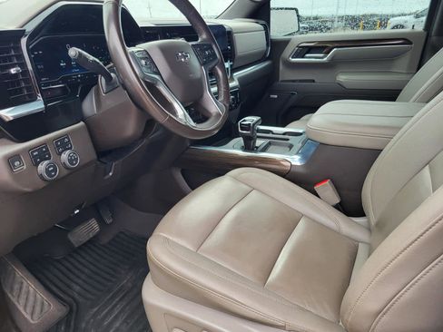 Used 2023 Chevrolet Silverado 1500 LT Trail Boss w/ LT Trail Boss Premium Package AWD/4WD image 14