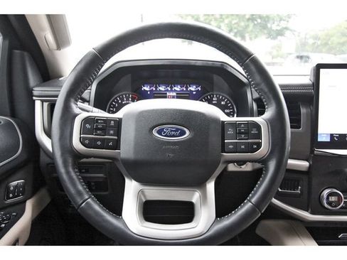 Used 2023 Ford Expedition XLT RWD image 15