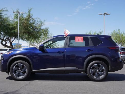 Certified 2025 Nissan Rogue SV FWD image 2