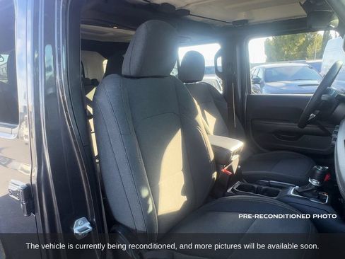 Used 2025 Jeep Wrangler Unlimited Sahara w/ Safety Group AWD/4WD image 15