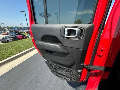 Used 2020 Jeep Wrangler Unlimited Sahara w/ Dual Top Group AWD/4WD image 48