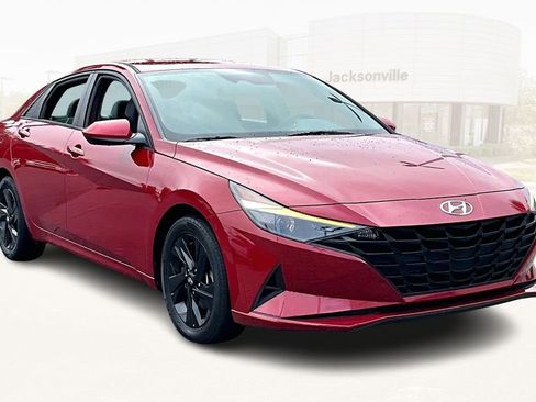 Used 2021 Hyundai Elantra SEL image 3