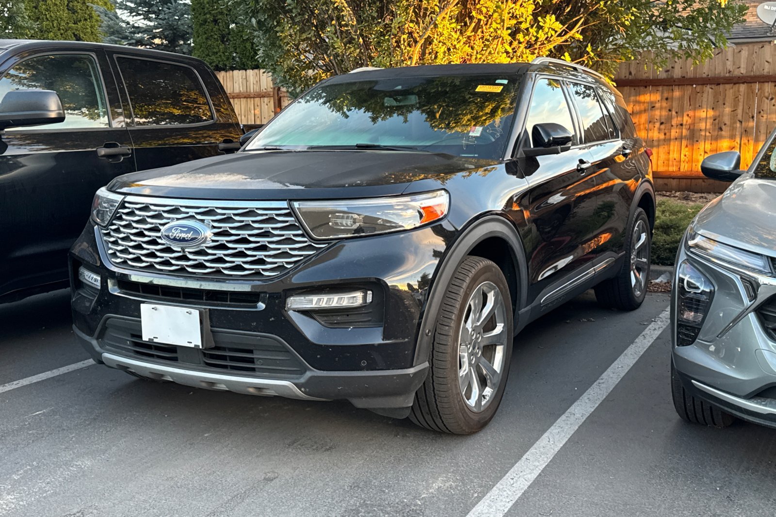 Used 2020 Ford Explorer Platinum AWD/4WD image 2