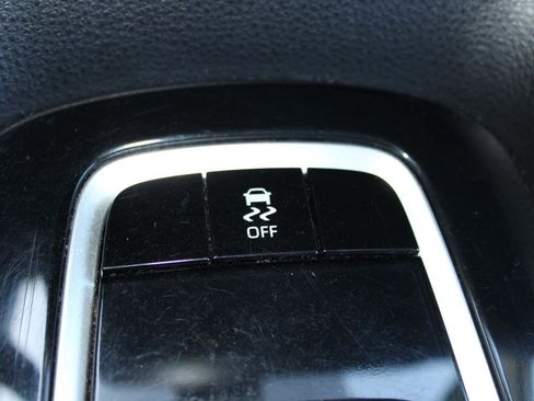 Used 2021 Toyota Corolla LE image 22