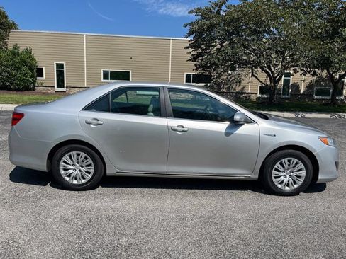 Used 2012 Toyota Camry LE FWD image 3
