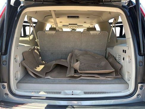 Used 2017 Cadillac Escalade ESV Luxury AWD/4WD image 14