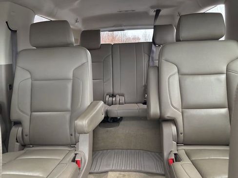 Used 2018 Chevrolet Suburban LT w/ LT Signature Package image 17