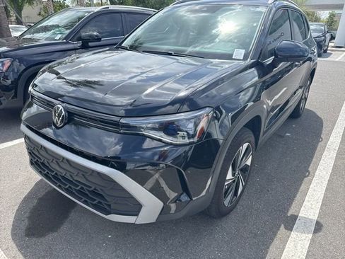 Used 2025 Volkswagen Taos SE w/ Panoramic Sunroof Package image 3