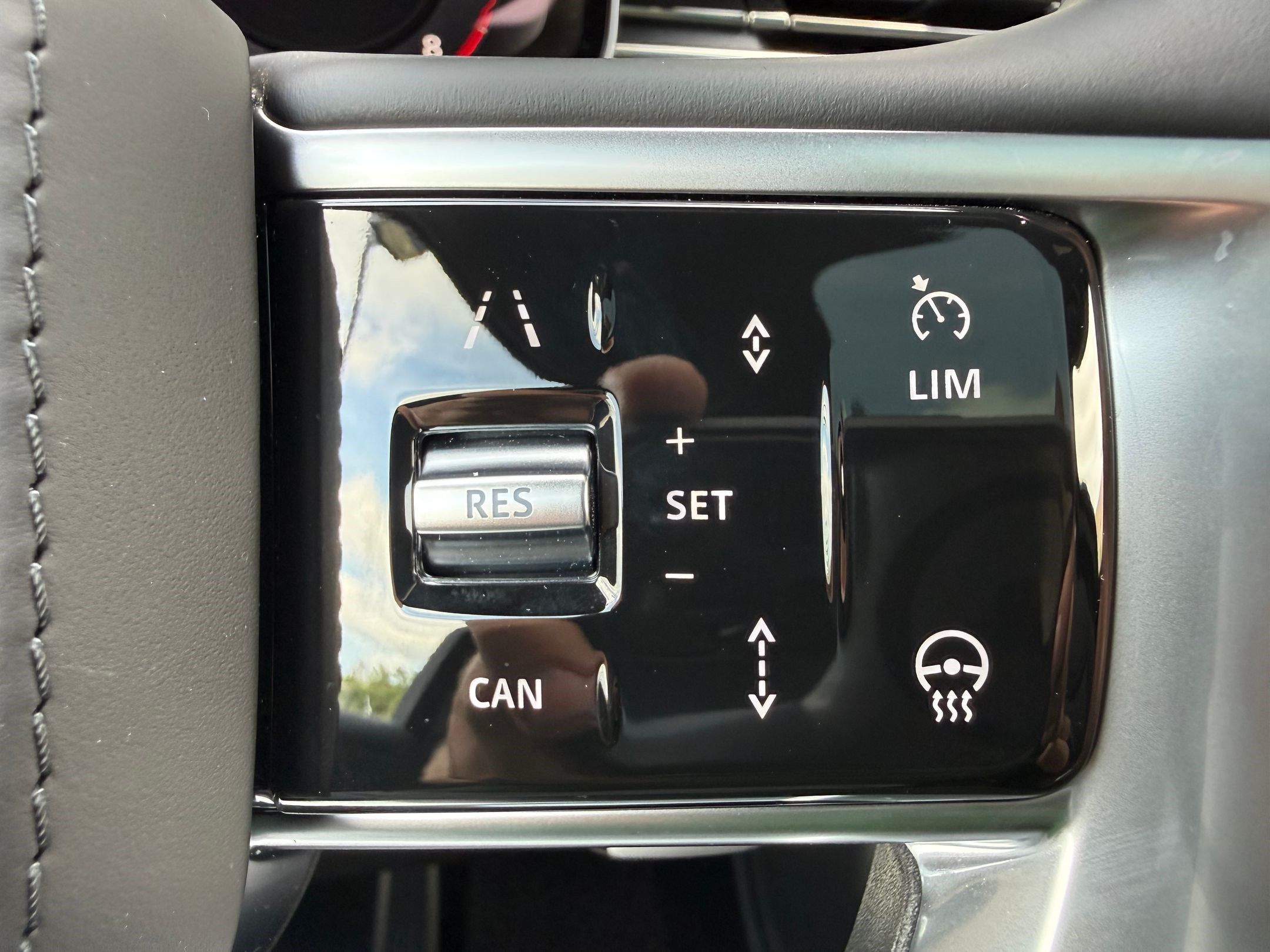 New 2026 Land Rover Range Rover SE AWD/4WD image 17