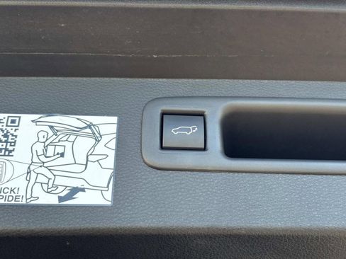 Used 2023 Toyota Highlander Platinum image 15