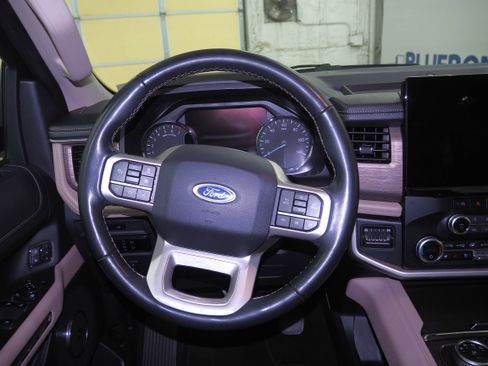 Used 2024 Ford Expedition Limited image 21
