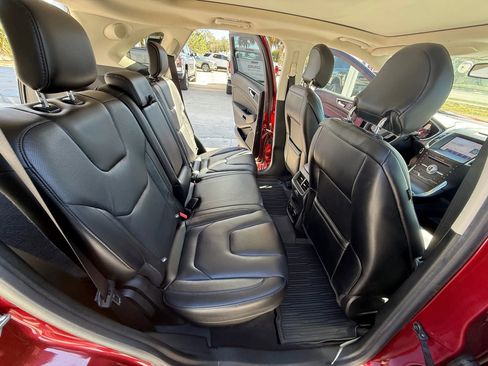 Used 2019 Ford Edge Titanium w/ Equipment Group 301A AWD/4WD image 17