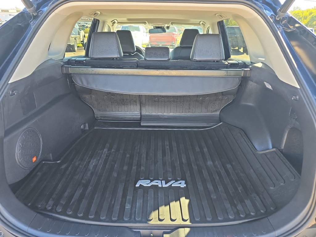 Used 2021 Toyota RAV4 XLE Premium AWD/4WD image 15