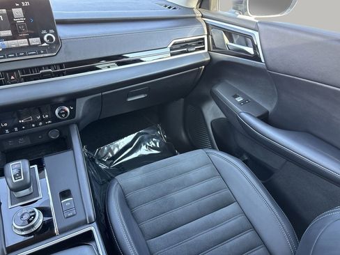 Used 2024 Mitsubishi Outlander SE image 16