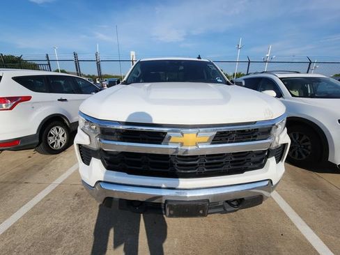 Used 2025 Chevrolet Silverado 1500 LT w/ Z71 Off-Road Package AWD/4WD image 2