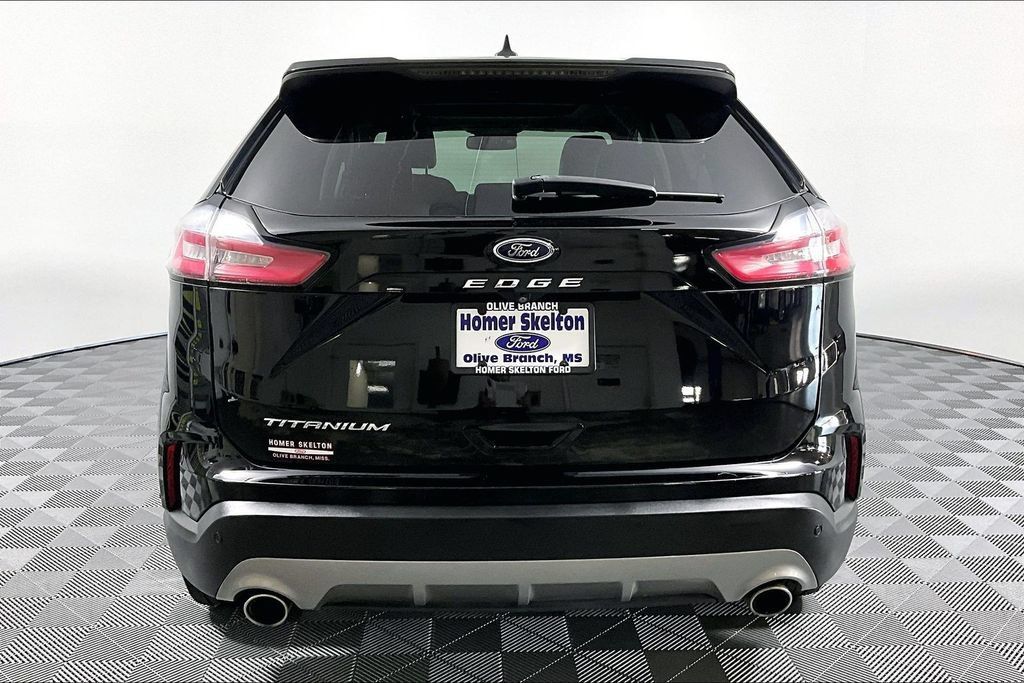 Used 2021 Ford Edge Titanium w/ Equipment Group 301A FWD image 4