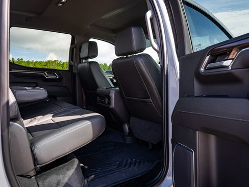 Used 2024 Chevrolet Silverado 1500 LT Trail Boss w/ Convenience Package II AWD/4WD image 13