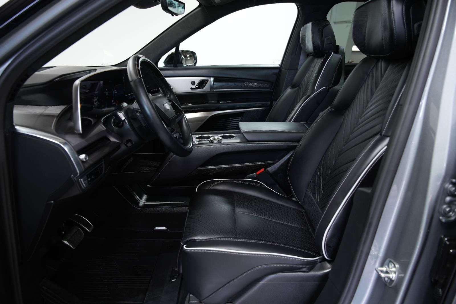 Used 2026 Cadillac Vistiq Platinum w/ LPO, Floor Liner Package AWD/4WD image 47
