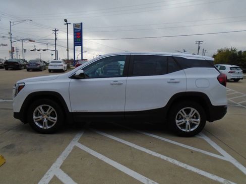 Used 2024 GMC Terrain SLE image 4