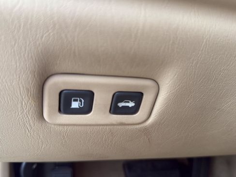 Used 2007 Cadillac XLR RWD image 22