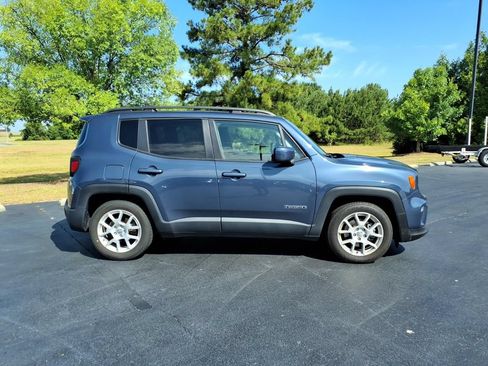 Used 2020 Jeep Renegade Latitude w/ Popular Equipment Group FWD image 2
