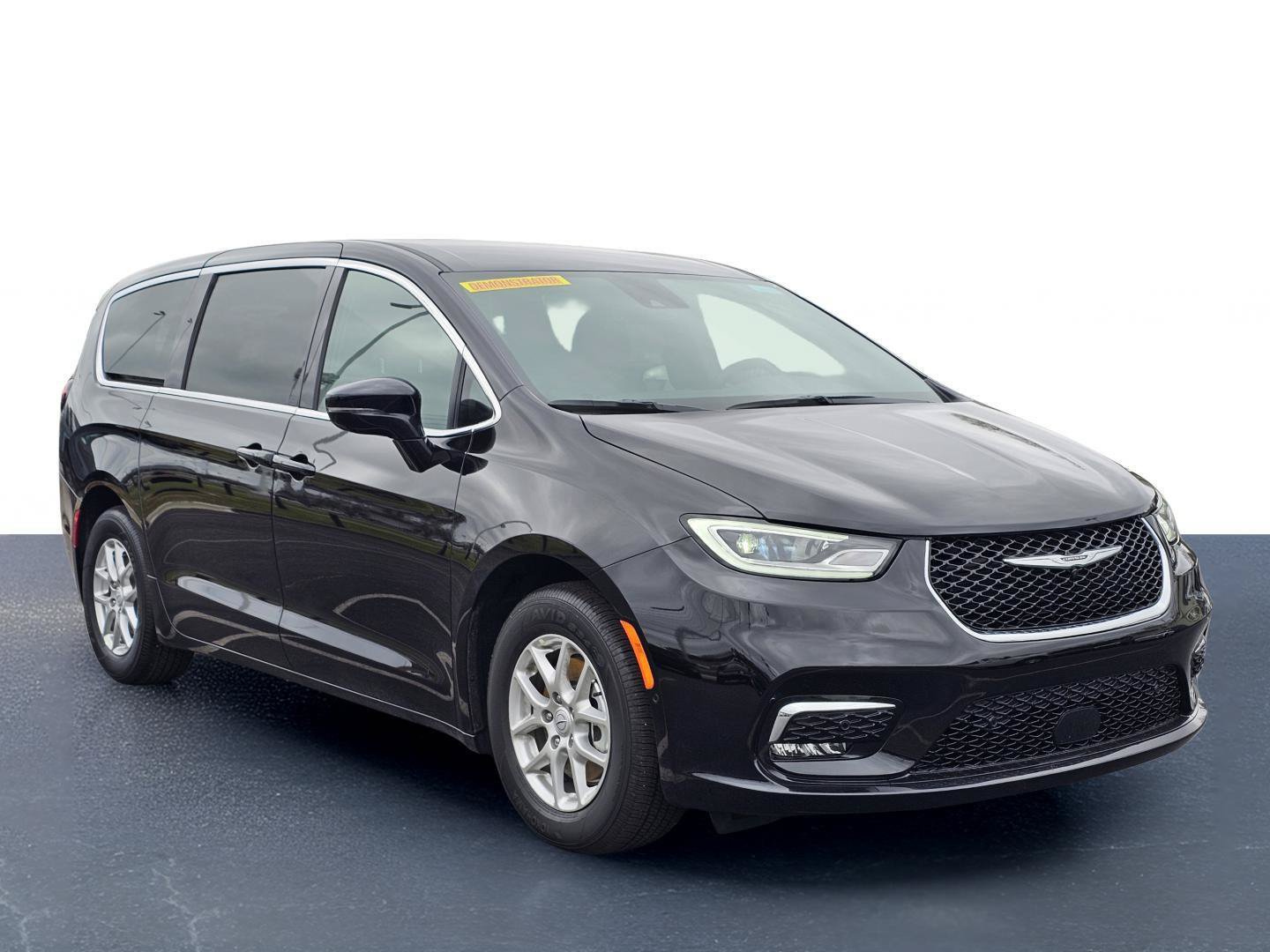 New 2026 Chrysler Pacifica Select FWD image 5