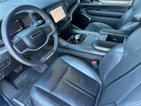 Used 2023 Jeep Wagoneer Series III w/ Preferred Equipment Group AWD/4WD image 10