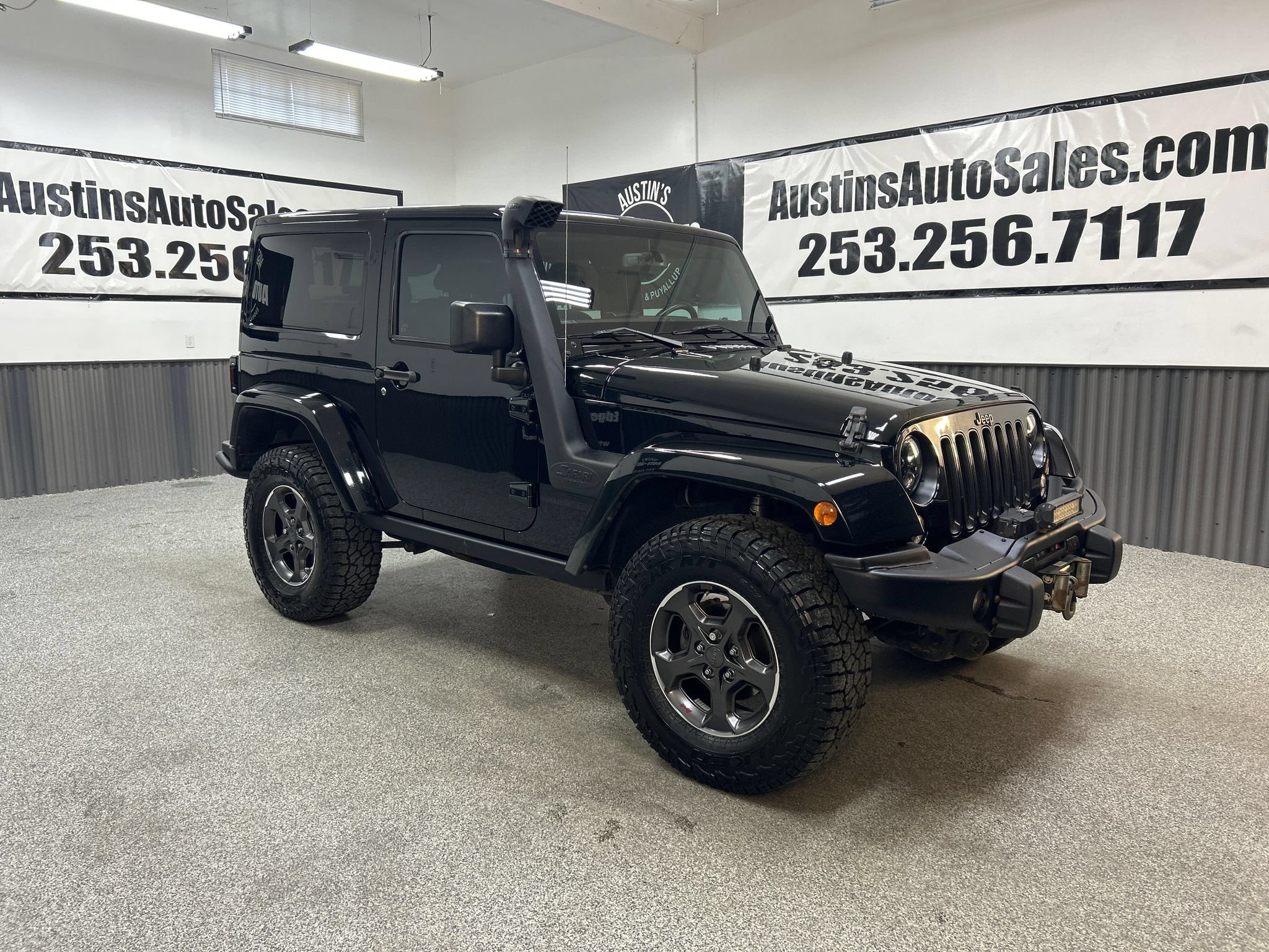 Used 2016 Jeep Wrangler Sahara w/ Connectivity Group AWD/4WD image 1