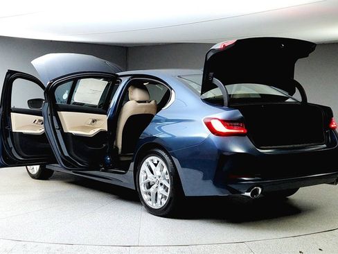 Used 2025 BMW 330i xDrive Sedan w/ Convenience Package image 11