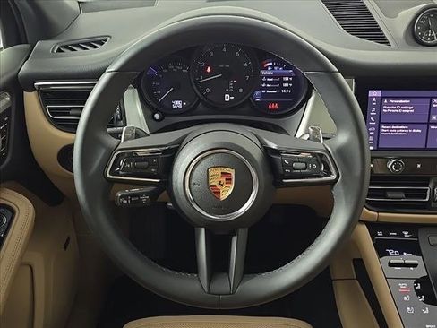Certified 2025 Porsche Macan image 28