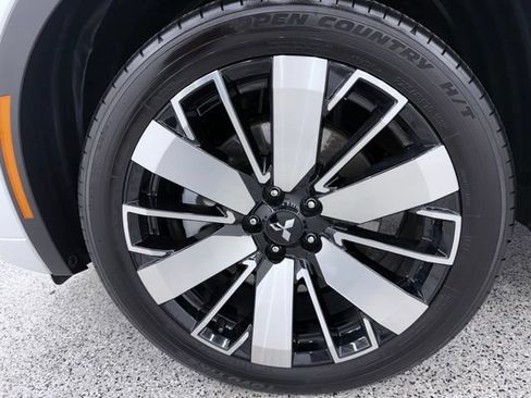 Used 2025 Mitsubishi Outlander SEL AWD/4WD image 13