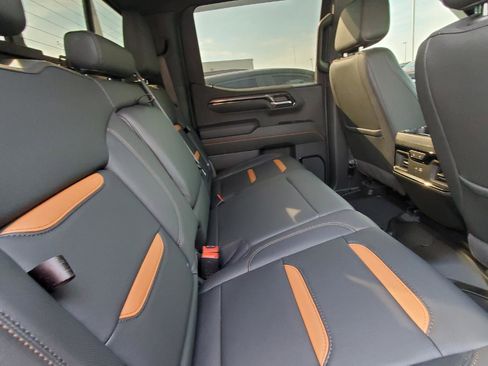 Used 2024 GMC Sierra 1500 AT4 w/ Technology Package AWD/4WD image 6