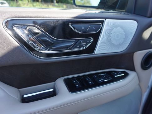 Used 2022 Lincoln Navigator Reserve AWD/4WD image 4