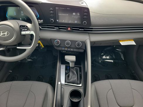 New 2026 Hyundai Elantra SE FWD image 15