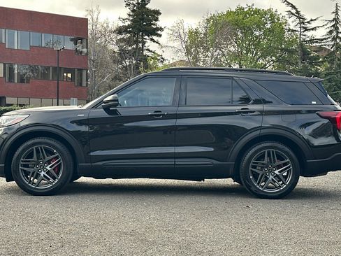 Used 2025 Ford Explorer ST-Line w/ Premium Package image 6