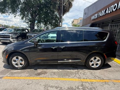 Used 2017 Chrysler Pacifica Touring-L Plus FWD image 5