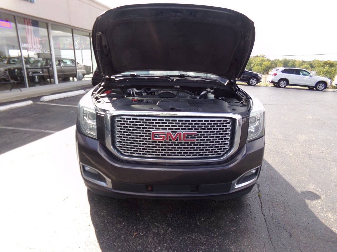 Used 2015 GMC Yukon Denali w/ Touring Package AWD/4WD image 37
