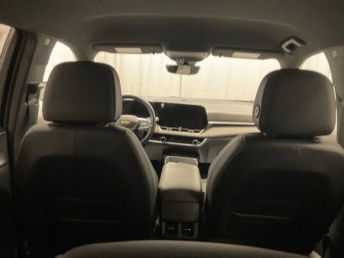 Used 2025 Chevrolet Equinox LT w/ Convenience Package II image 23