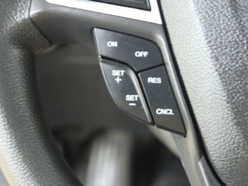 Used 2016 Ford Fusion SE FWD image 15