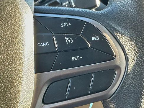 Used 2021 Jeep Cherokee Latitude w/ Mopar Interior Package image 19