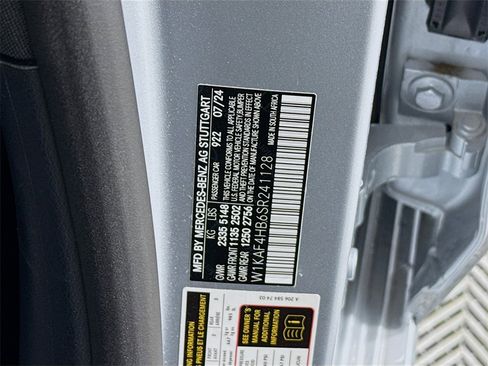 Used 2025 Mercedes-Benz C 300 4MATIC Sedan image 31