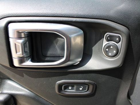 Used 2018 Jeep Wrangler Unlimited Sport S AWD/4WD image 11